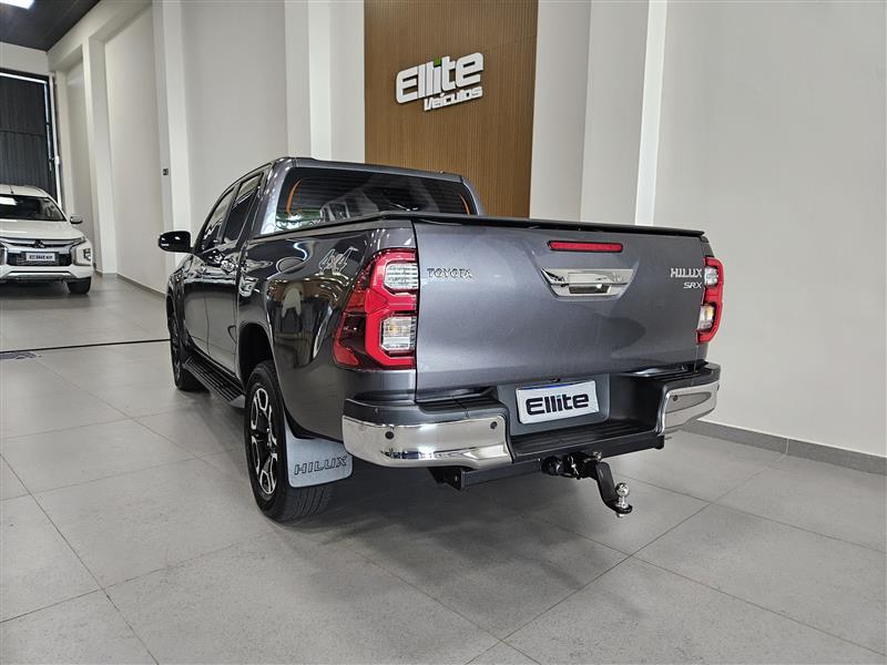 Toyota Hilux SRX 2023 — foto 2