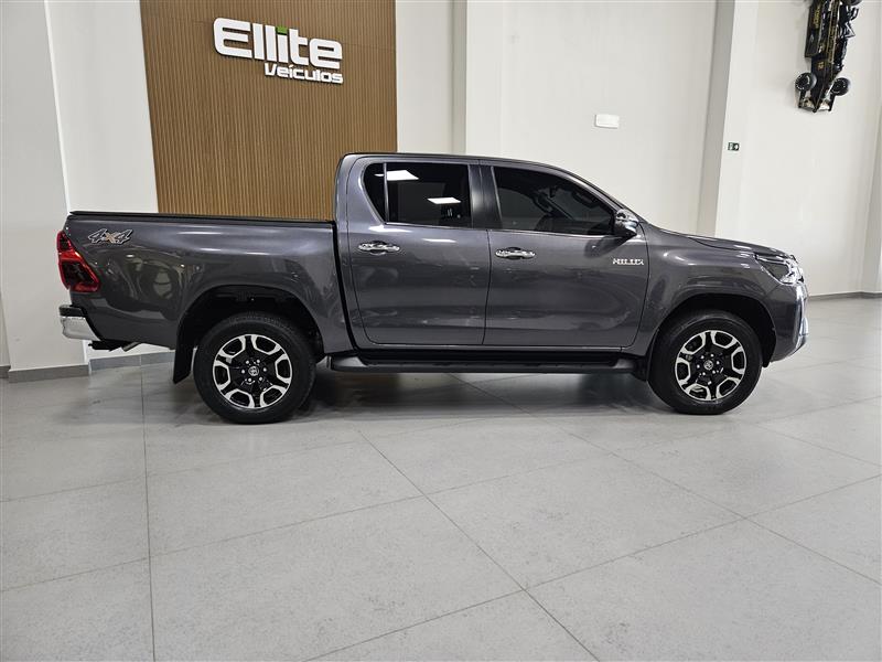 Toyota Hilux SRX 2023 — foto 3