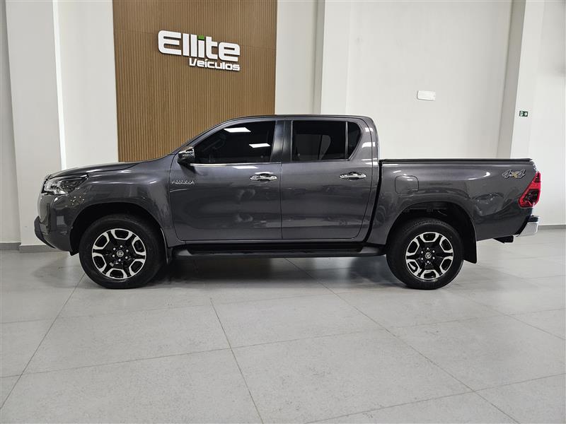 Toyota Hilux SRX 2023 — foto 4